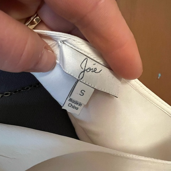 Beautiful joie silk blouse. - Picture 5 of 5